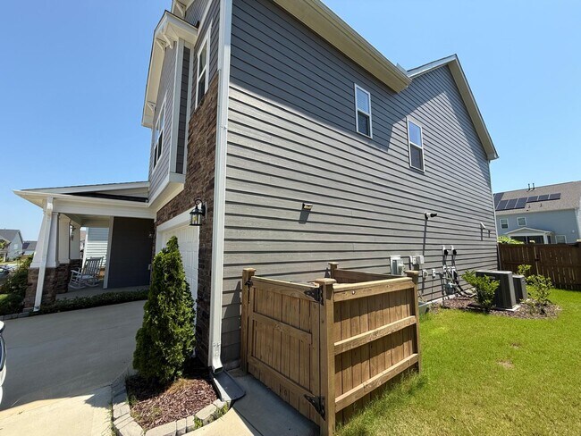 Building Photo - 113 Gabbro Pl