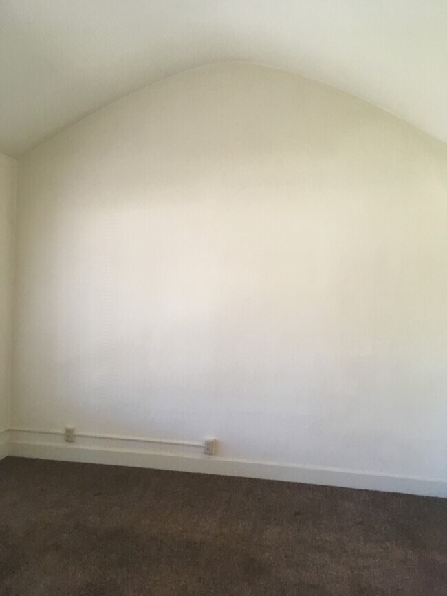 Building Photo - 224 Elefa St