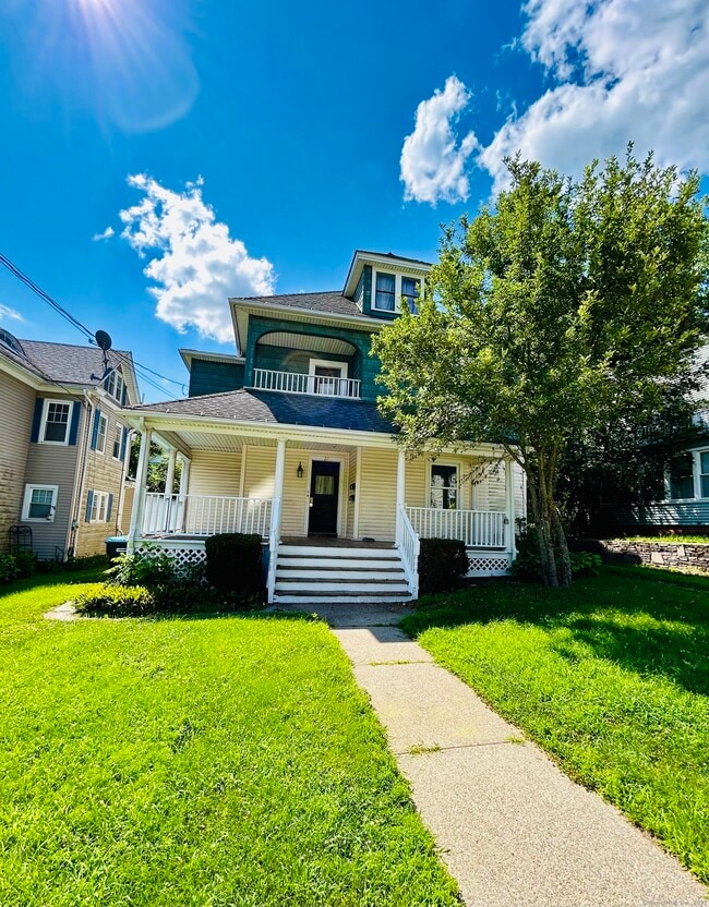 Primary Photo - 27 Pleasant St
