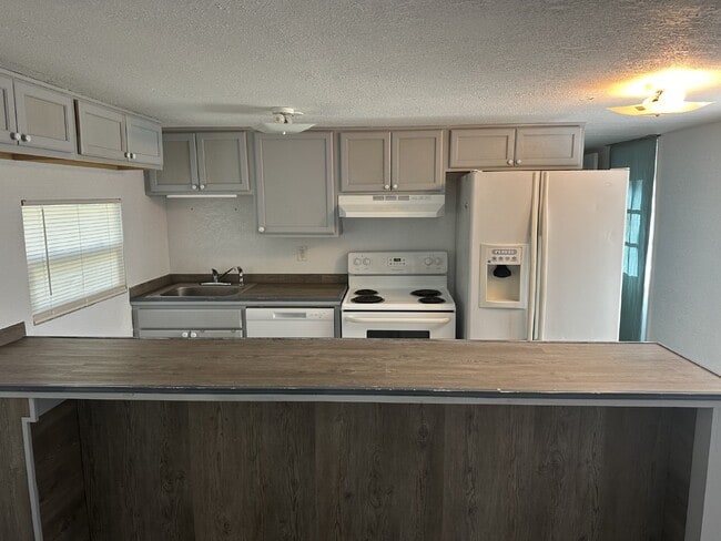 Building Photo - Completely remodeled 2 bedroom, 1.5 bath H...