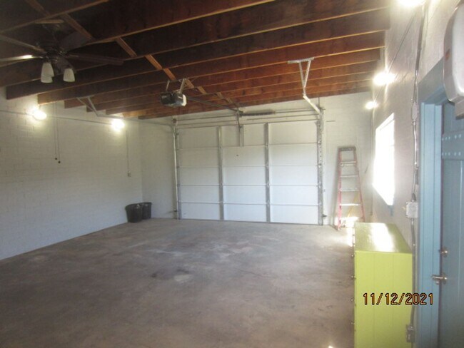 Building Photo - AMAZING 3 BED.  2 BA. ART DECO HOME WAS FULLY REMODELED IN 2021