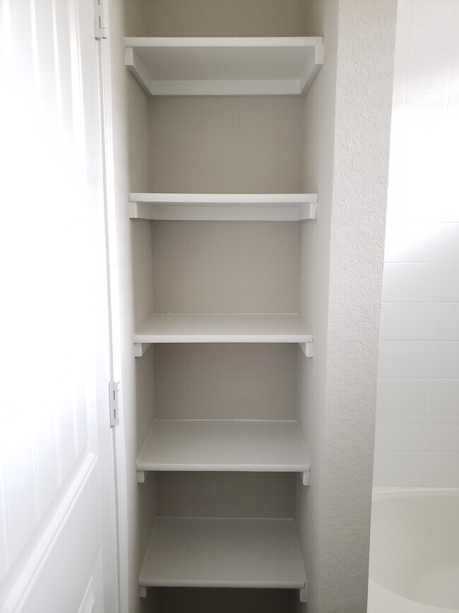 Building Photo - 118 Lullaby Dr