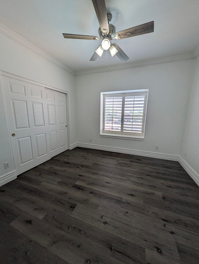 Building Photo - BEAUTIFUL EXECUTIVE STYLE home w/ entertai...