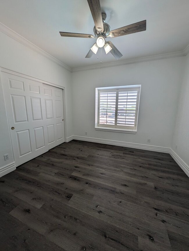 Building Photo - BEAUTIFUL executive style home w/ entertainer's dream backyard!