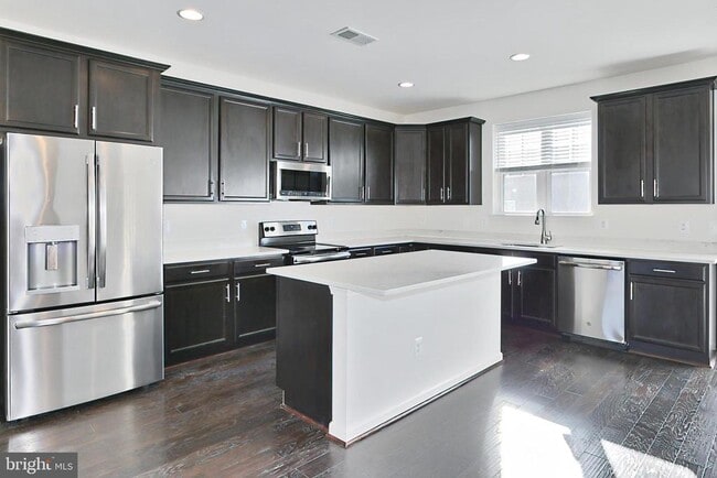 Building Photo - 210 Apsley Terrace