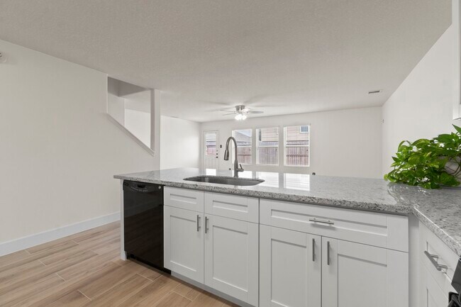 Building Photo - 16859 Blackberry Lily Ln