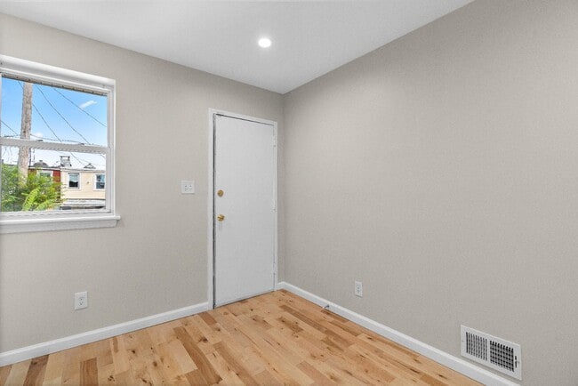 Building Photo - 137 N Montford Ave