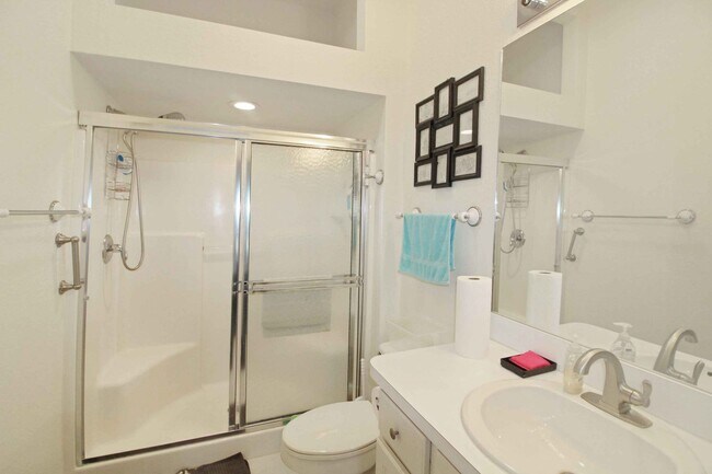 Building Photo - Vista Del Lago Seasonal Villa for Rent