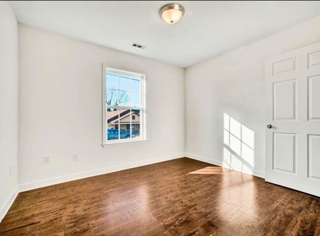 Building Photo - 305 S Calhoun St