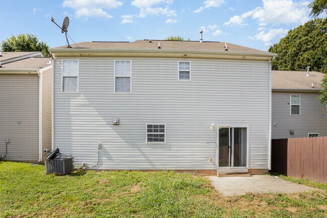 Building Photo - 400 Erin Taylor Ln