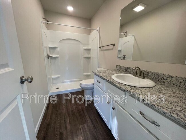 Building Photo - 1517 Rosewood Dr