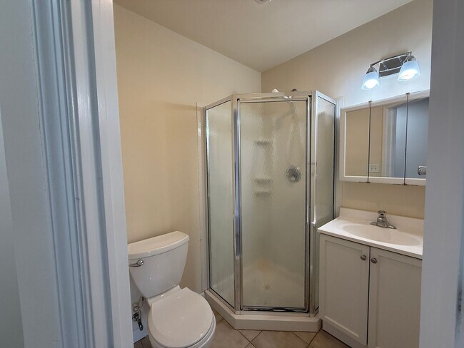 Building Photo - Modern New Luxury Temple Apartments