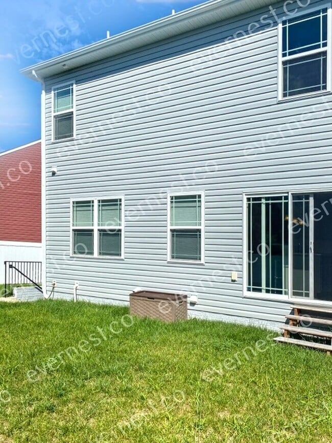 Building Photo - 102 Ridgeway St