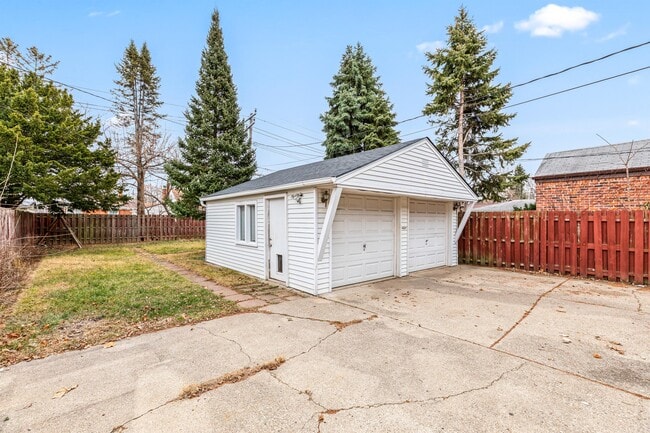 Building Photo - 6938 Fenton St