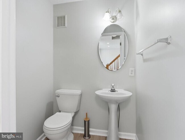 Building Photo - 8 Quails Nest Ct