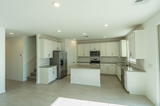 Building Photo - Stunning Sundrop Model Home – Brand New an...
