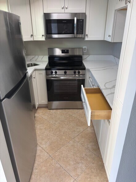 Building Photo - 4956 Harbor Villa Ln