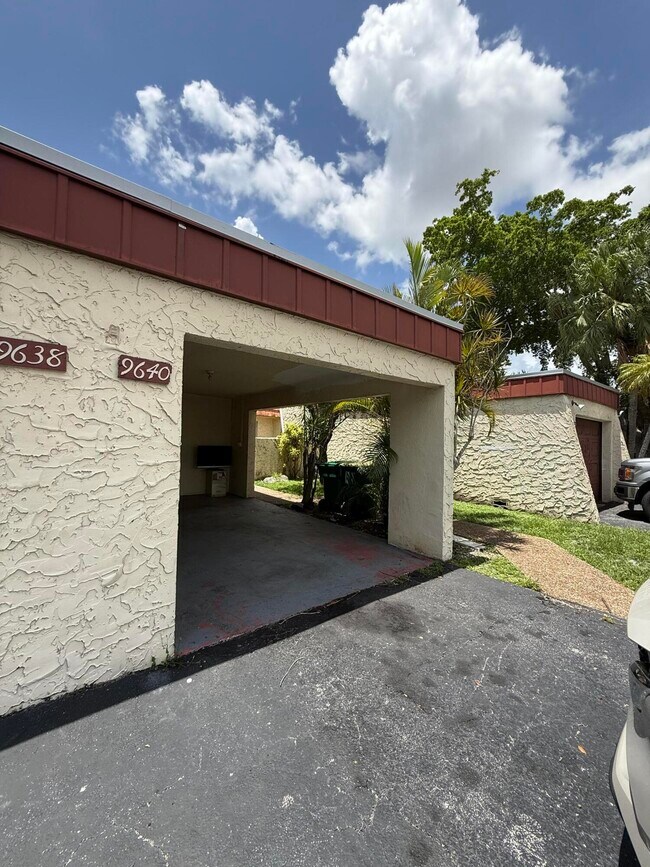 Building Photo - 9640 Oakburst Ln