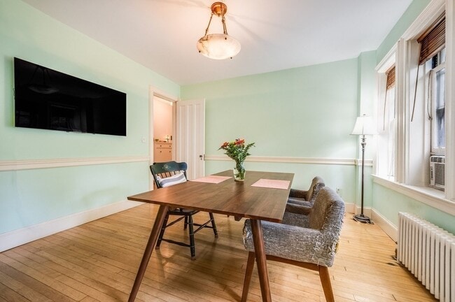 Building Photo - 993 Memorial Dr