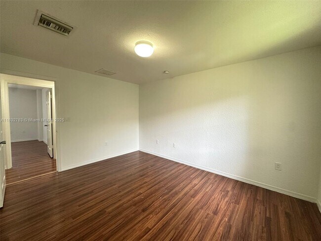 Building Photo - 6055 SW 19th Ct