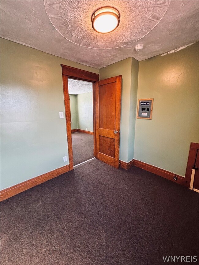 Building Photo - 547 19th St
