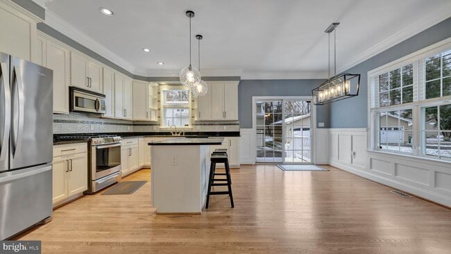 Building Photo - 1833 Drew St