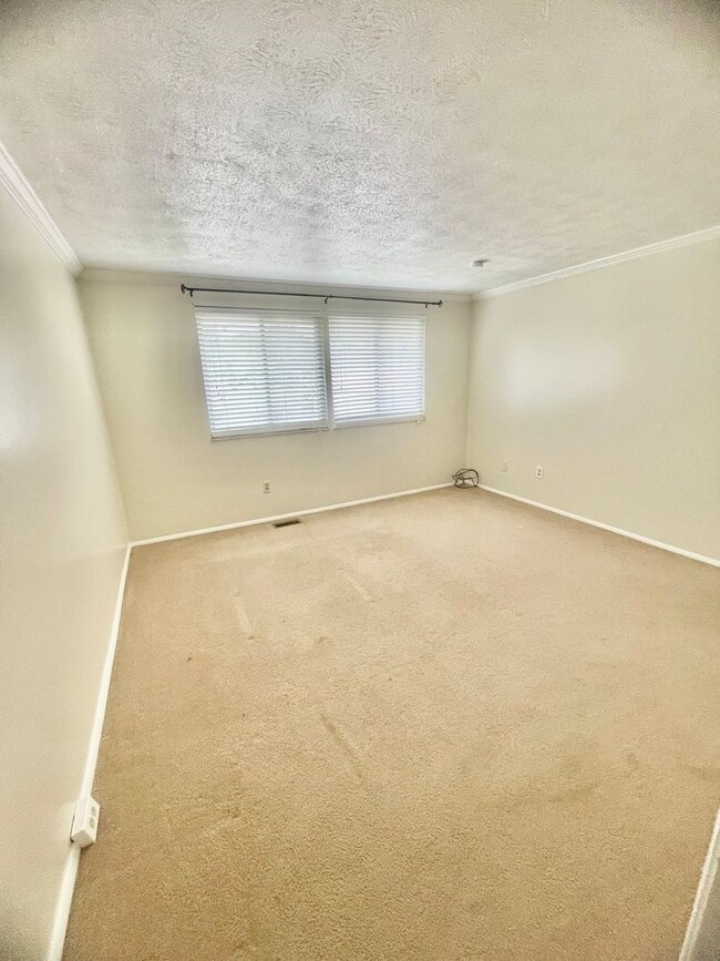 Building Photo - 3 bed- 1.5 Bath- Bridgeville Pa