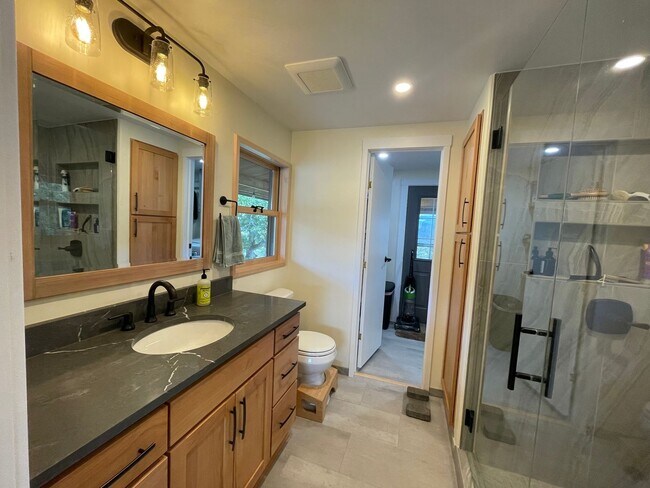 Building Photo - Rural 3 Bedroom, 2 Bath - Ruch & Applegate River Area