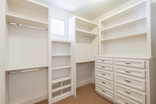 Building Photo - 407 W Bell St