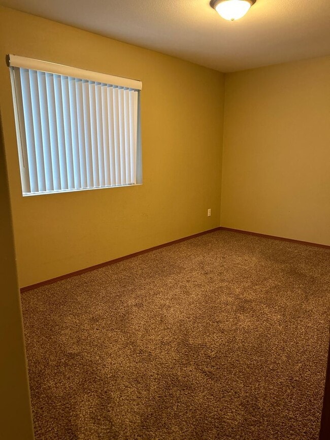 Building Photo - Townhouse for Rent in North Spokane