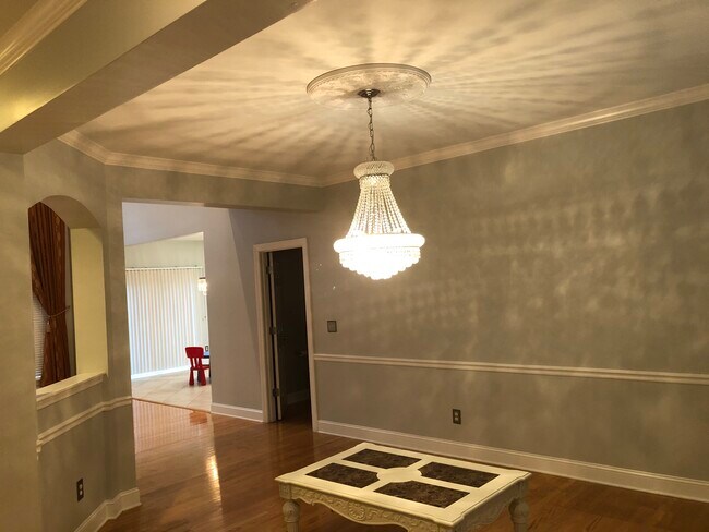 Building Photo - 9719 Glen Eden Ct