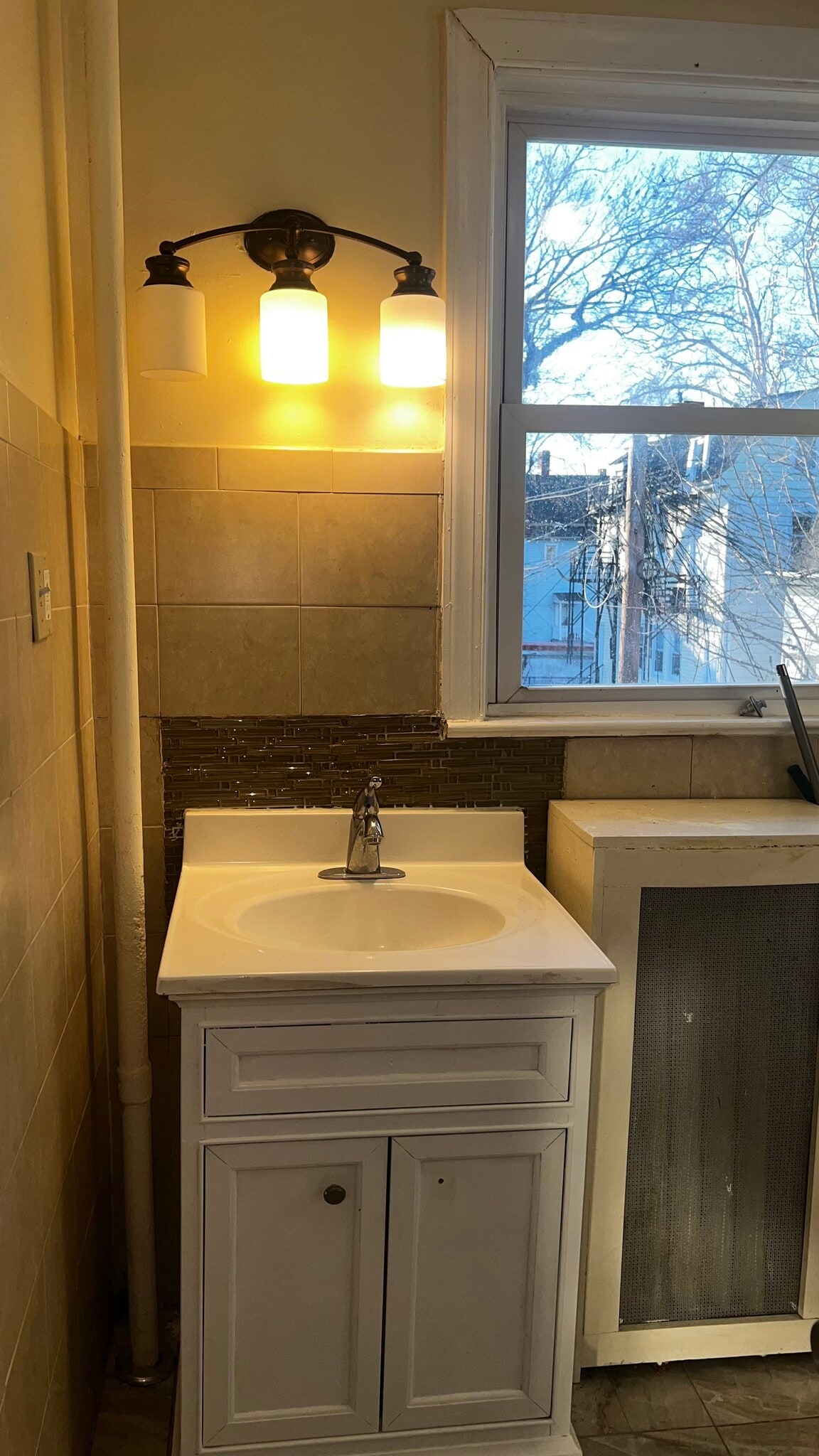 Shared Bath - 127 S Burnett St