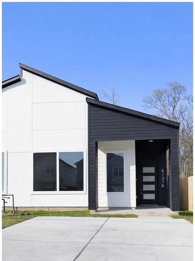 Building Photo - 8137 Cabot St