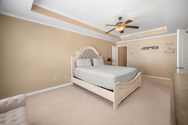 Building Photo - 1094 N Village Dr