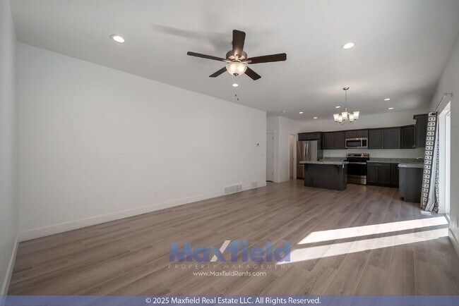 Building Photo - LEASE SPECIAL ! 4BD 3.5BTH 2GAR Home in Eagle Mountain