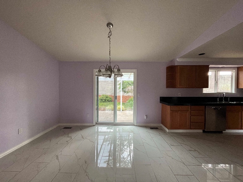 Building Photo - 15546 NW White Fox Dr