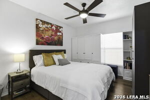 Building Photo - 227 E Baylor St