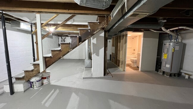 Building Photo - 33 Spruce St