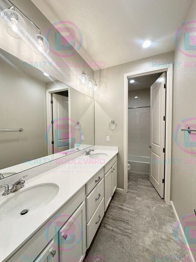 Building Photo - 5 Bedroom 3 Car Garage Home with Spa-Like Primary Suite & Resort-Style Backyard with Office, Loft...