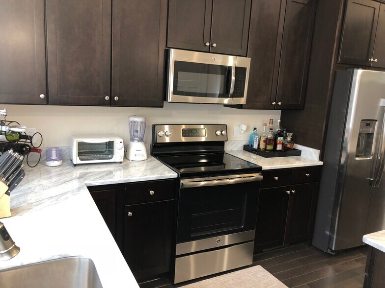 (Shared) Kitchen - 719 S Braddock St