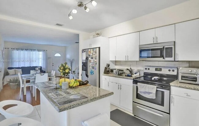 Building Photo - 2552 Wiley St