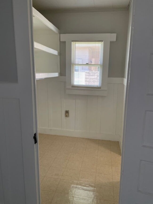 Building Photo - 2 bedroom 1 bath Brea $3200