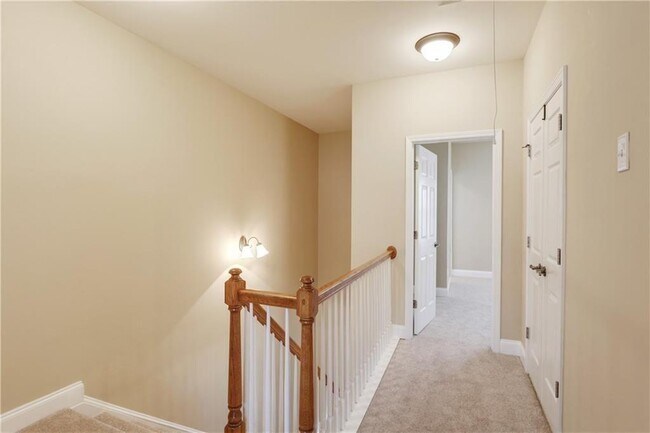 Building Photo - 5060 Windcrest Ln