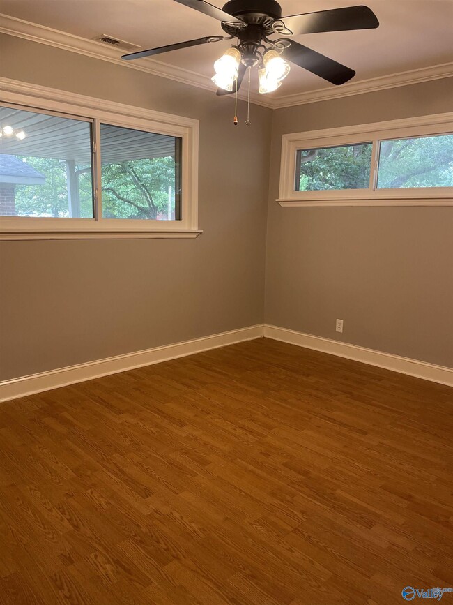 Building Photo - 505 Greenacres Dr NW