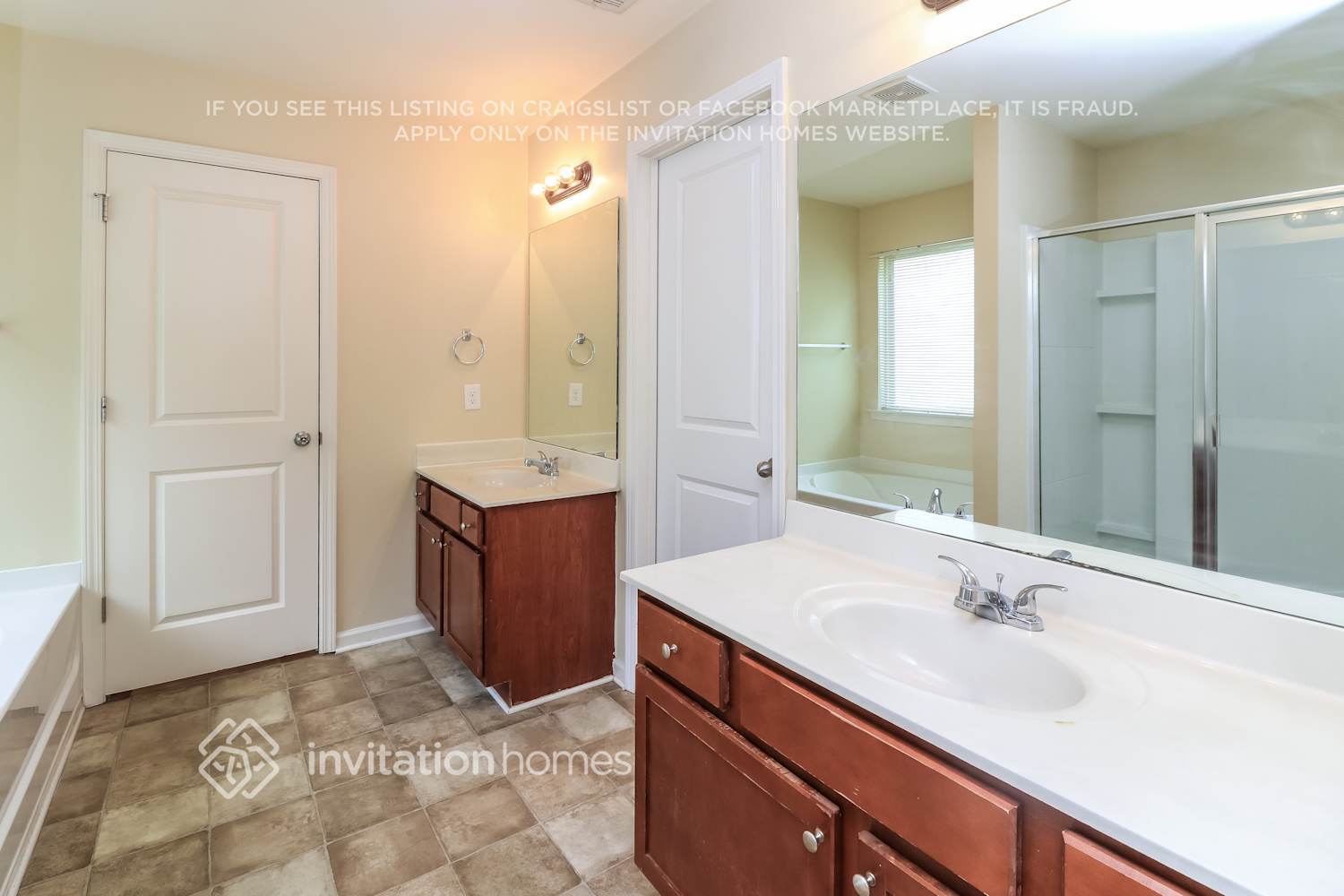 Building Photo - 2455 Valley Creek Dr