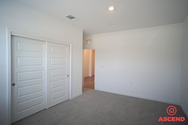 Building Photo - Beautiful New Home Off Gosford and McCutchen!