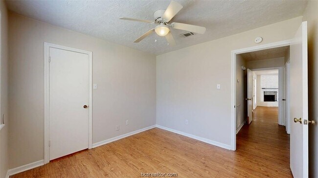 Building Photo - 2812 Adrienne Dr