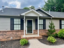 Building Photo - 610 Shadywood Ln