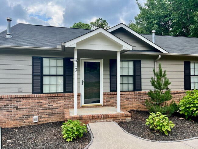 Building Photo - 610 Shadywood Ln