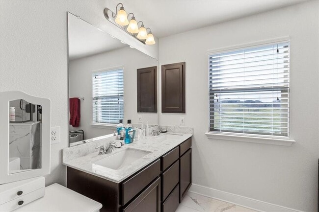 Building Photo - 6713 Ondantra Bnd